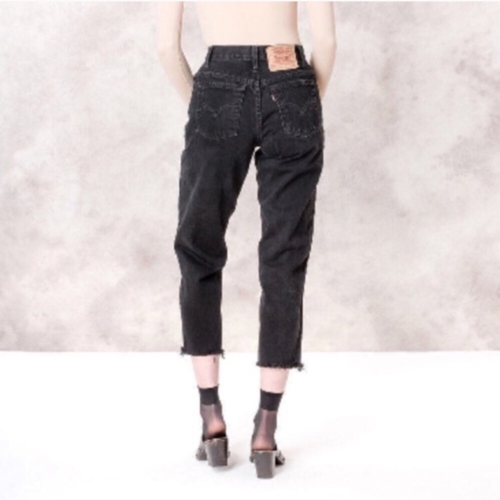 Vintage High Waisted Raw Hem Levi’s -black (xxs-m)